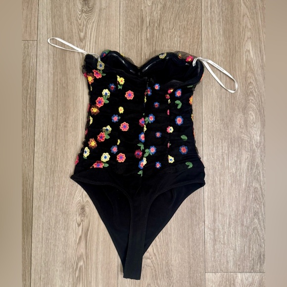 LOVERS AND FRIENDS Youlanda Bodysuit in Black. Size Small. New Without Tags. - Picture 4 of 6